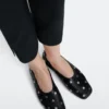 Bailarinas con tachuelas y puntera cuadrada Bailarinas con tachuelas y puntera cuadrada