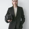 Blazer de lana extrafina con dos botones Blazer de lana extrafina con dos botones