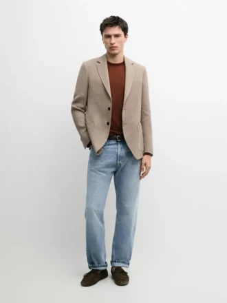 Blazer de lino de corte entallado con detalles en los bolsillos