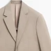 Blazer de lino de corte entallado con detalles en los bolsillos Blazer de lino de corte entallado con detalles en los bolsillos