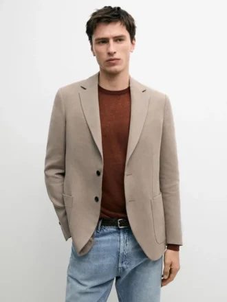 Blazer de lino de corte entallado con detalles en los bolsillos