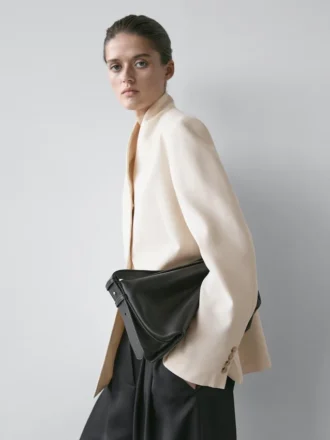 Blazer de satén de cuello alto