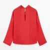 Blusa fluida con cuello drapeado Blusa fluida con cuello drapeado
