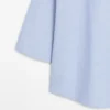 Blusa fluida con detalle de cuello abotonado Blusa fluida con detalle de cuello abotonado