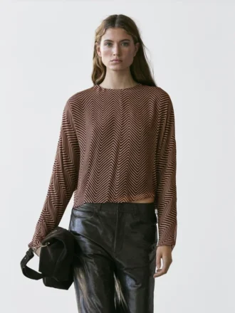 Blusa fluida con estampado geométrico