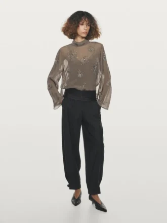 Blusa semitransparente bordada