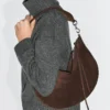 Bolso de media luna de piel serrada Bolso de media luna de piel serrada