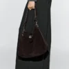Bolso de piel de ante serraje con ojales Bolso de piel de ante serraje con ojales