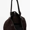 Bolso de piel de ante serraje con ojales Bolso de piel de ante serraje con ojales
