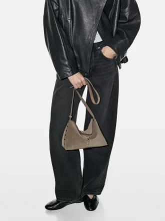 Bolso de piel serrada con detalles de tachuelas