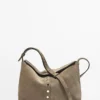 Bolso de piel serrada con detalles de tachuelas Bolso de piel serrada con detalles de tachuelas