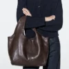 Bolso mediano de piel napa Bolso mediano de piel napa