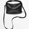 Bolso mediano de piel napa tejida Bolso mediano de piel napa tejida