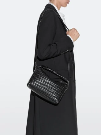 Bolso mediano de piel napa tejida