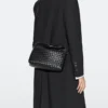 Bolso mediano de piel napa tejida Bolso mediano de piel napa tejida