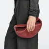 Bolso mini de media luna de piel napa Bolso mini de media luna de piel napa