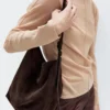 Bolso tipo cubo de piel de ante dividida Bolso tipo cubo de piel de ante dividida