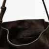 Bolso tipo cubo de piel de ante dividida Bolso tipo cubo de piel de ante dividida