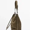 Bolso tipo cubo de piel de ante dividida Bolso tipo cubo de piel de ante dividida