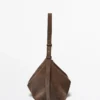 Bolso tipo cubo de piel de ante dividida Bolso tipo cubo de piel de ante dividida
