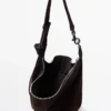 Bolso tipo cubo de piel de ante dividida Bolso tipo cubo de piel de ante dividida