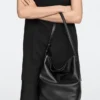 Bolso tipo cubo de piel napa Bolso tipo cubo de piel napa