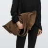 Bolso tote maxi de piel serraje Bolso tote maxi de piel serraje