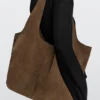 Bolso tote maxi de piel serraje Bolso tote maxi de piel serraje