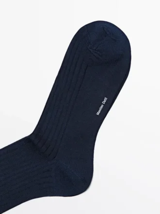 Calcetines elegantes acanalados