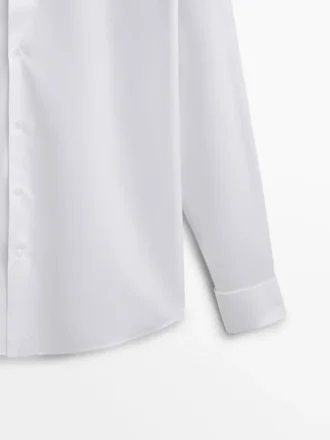 Camisa de algodón de corte ajustado con puños dobles