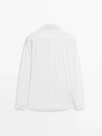 Camisa elástica de corte ajustado
