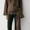 Camisas a rayas con detalle de bufanda