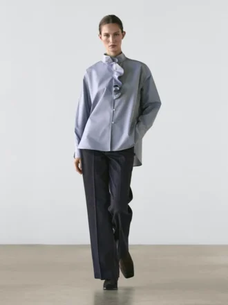 Camisas con detalle de cuello con volantes