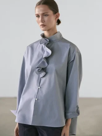 Camisas con detalle de cuello con volantes