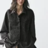 Camisas con peto y detalle bordado Camisas con peto y detalle bordado