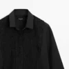 Camisas con peto y detalle bordado Camisas con peto y detalle bordado