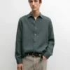 Camisas de lino con detalle de tapeta Camisas de lino con detalle de tapeta