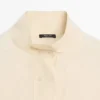 Camisas de seda con detalle de botones Camisas de seda con detalle de botones