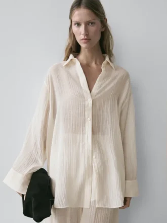 Camisas fluidas con detalle plisado