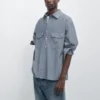 Camisas vaqueras de corte regular con detalles de bolsillos Camisas vaqueras de corte regular con detalles de bolsillos