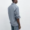 Camisas vaqueras de corte regular con detalles de bolsillos Camisas vaqueras de corte regular con detalles de bolsillos