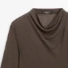 Camiseta con cuello de embudo