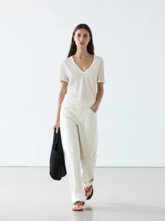 Camiseta de lino con cuello en V