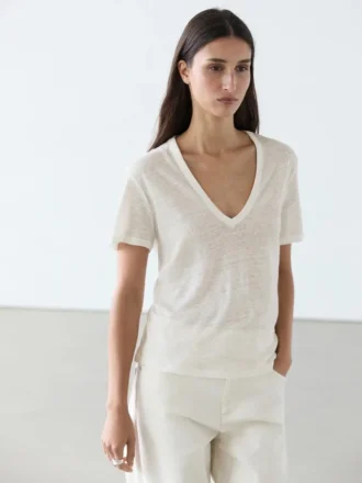 Camiseta de lino con cuello en V