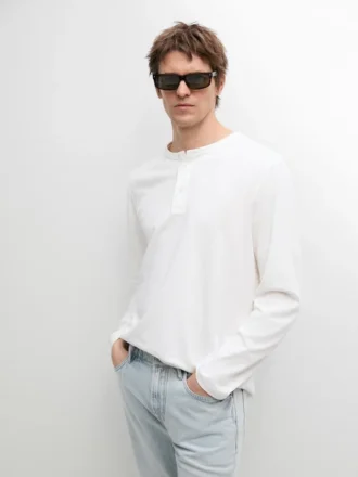 Camiseta de manga larga con cuello Henley