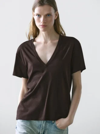 Camiseta fluida con cuello en V Camiseta fluida con cuello en V