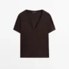 Camiseta fluida con cuello en V Camiseta fluida con cuello en V