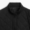 Chaqueta acolchada corta repelente al agua
