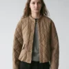 Chaqueta acolchada corta y ligera Chaqueta acolchada corta y ligera