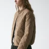 Chaqueta acolchada corta y ligera Chaqueta acolchada corta y ligera